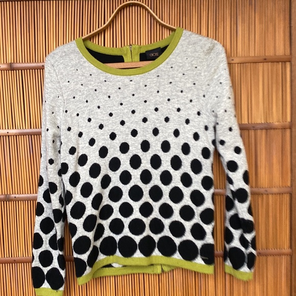 Polka dot woman’s cardigan sweater. - Picture 2 of 6